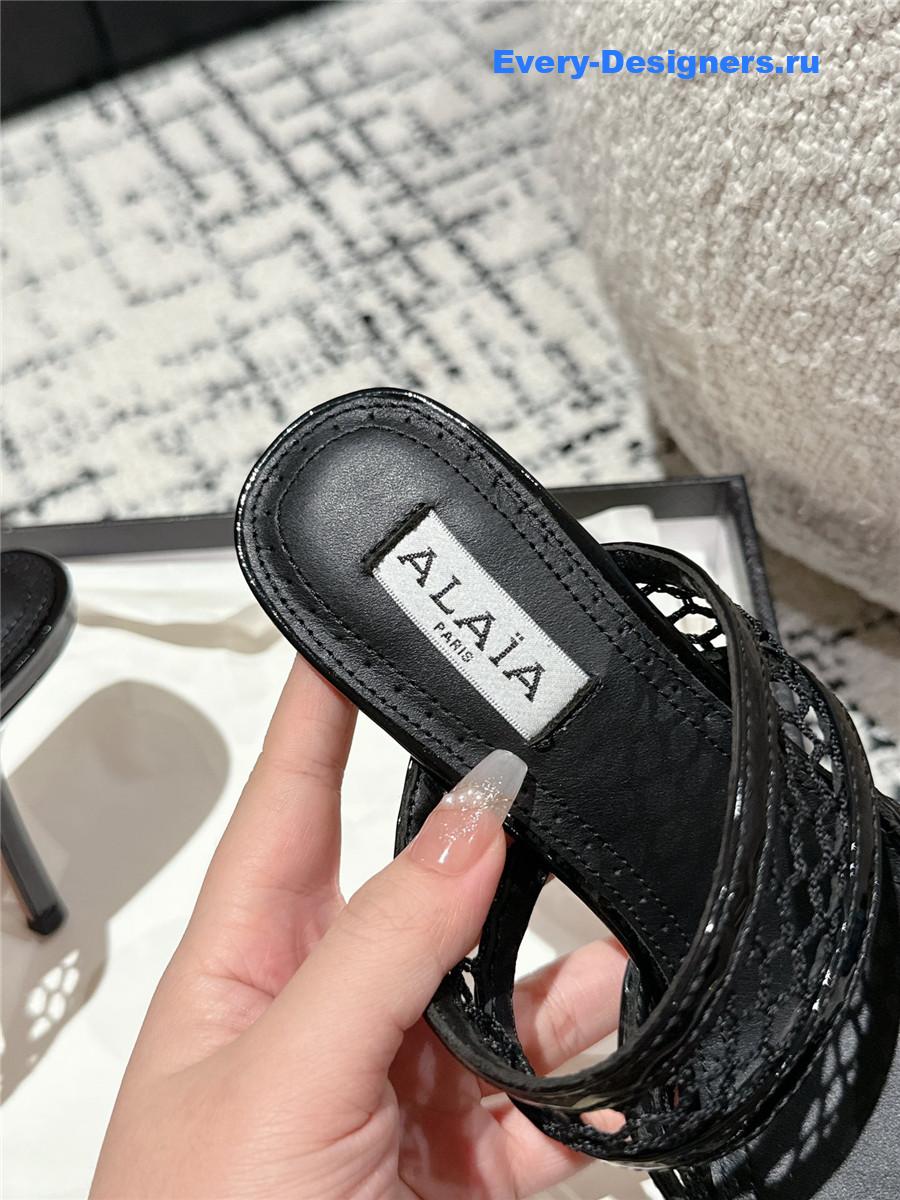 Alaia Le Coeur 90mm Leather Pumps in Black