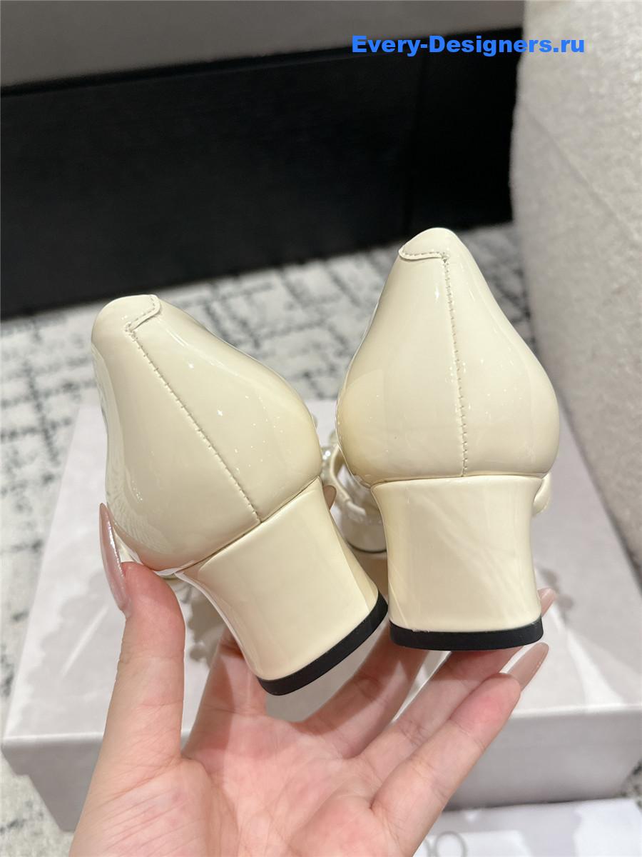 J1m*y Ch00 off-white patent leather bing pump flat