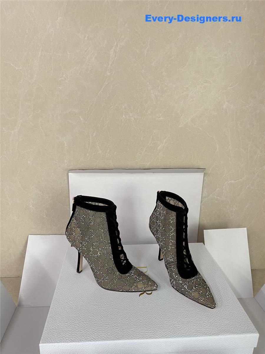 D10r capture heeled ankle boots