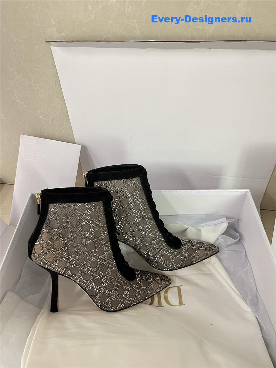 D10r capture heeled ankle boots