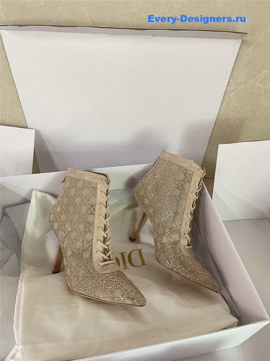 D10r capture heeled ankle boot beige