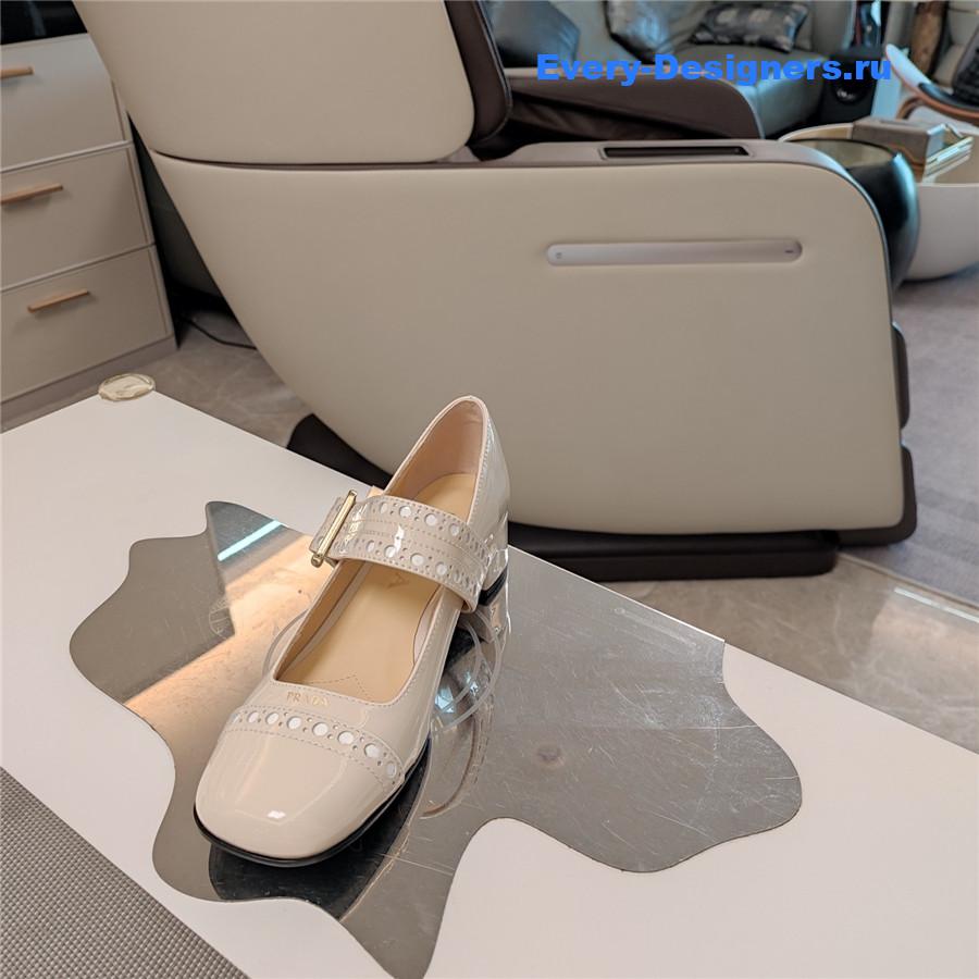 Pra*a 35mm leather mary jane pumps beige