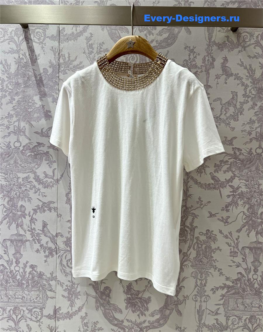 D10r white t-shirt with gold collar