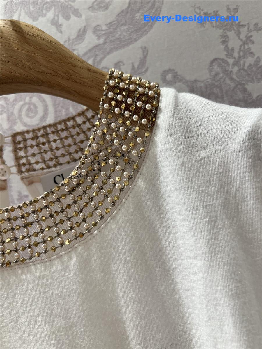 D10r white t-shirt with gold collar