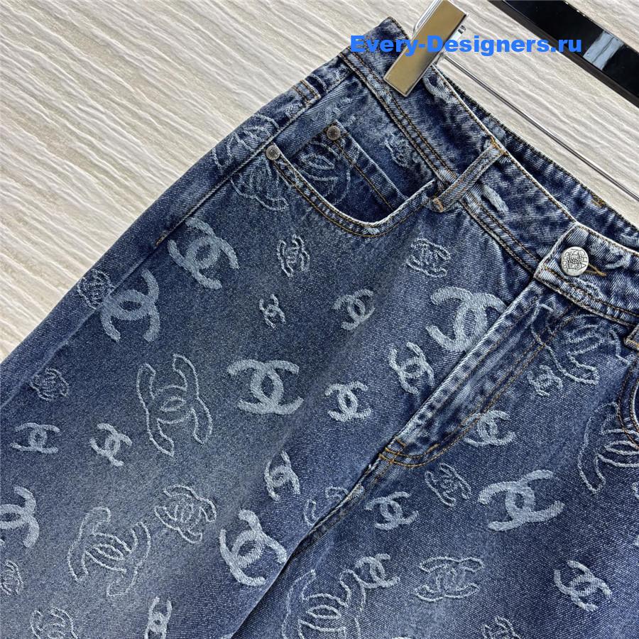 Ch**el lettering print straight jeans