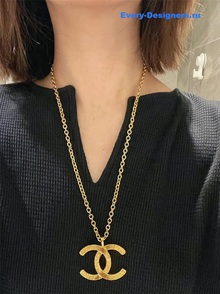 Ch**el cc logo necklace