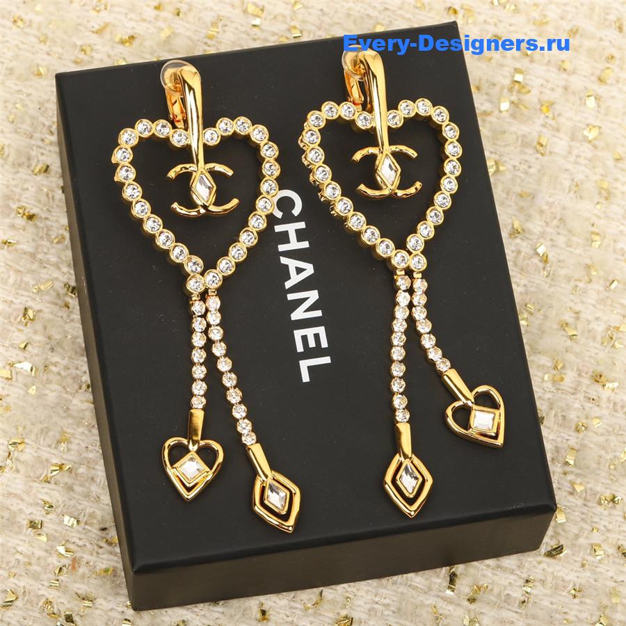 Ch**el heart earrings