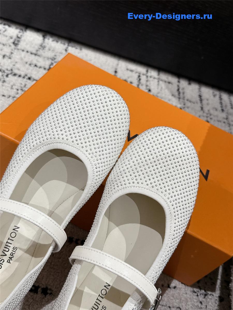 l0vis Vvtt0n perforated romy flat ballerina in white