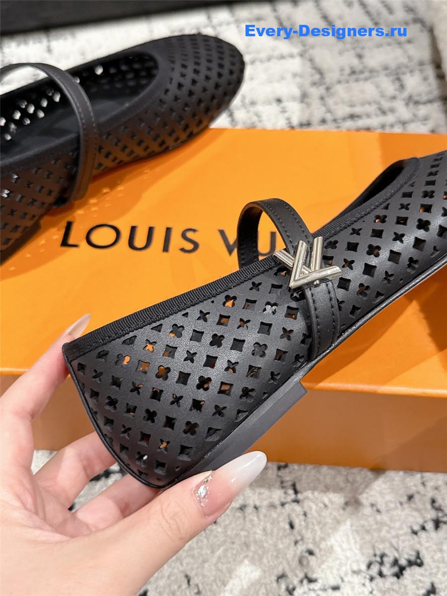 l0vis Vvtt0n perforated romy flat ballerina in black