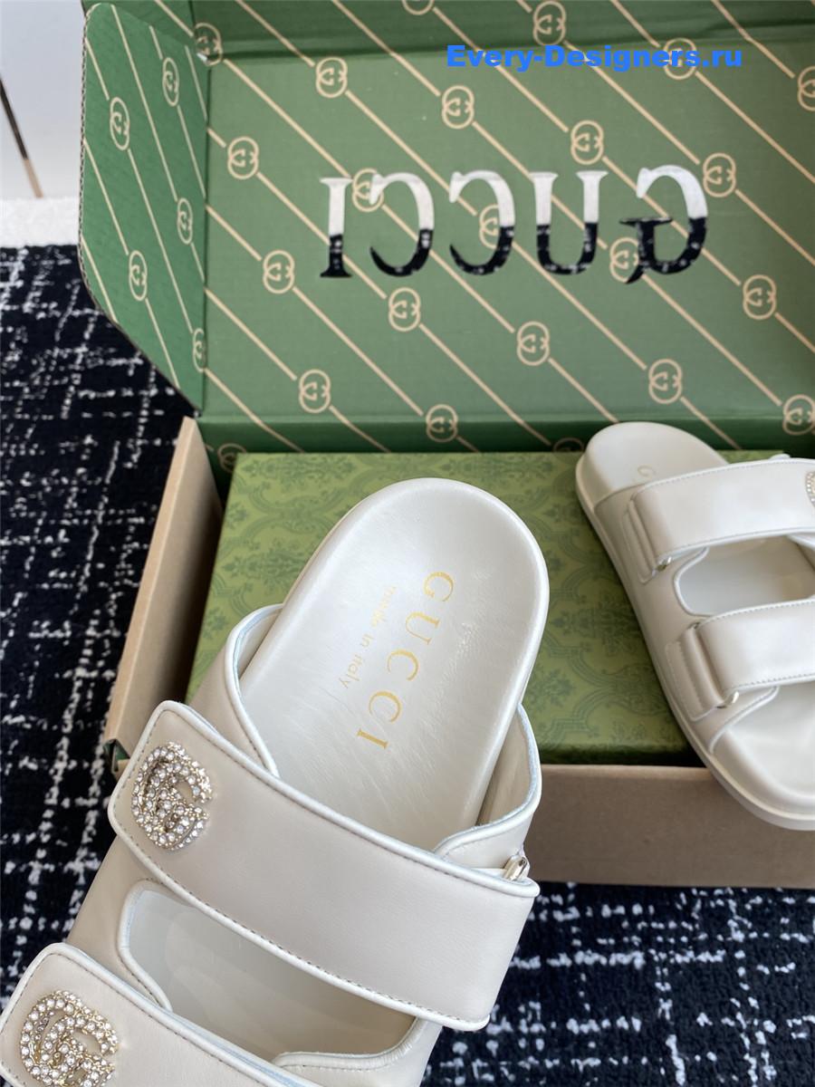 Gvc*1 gg logo slide sandals in white