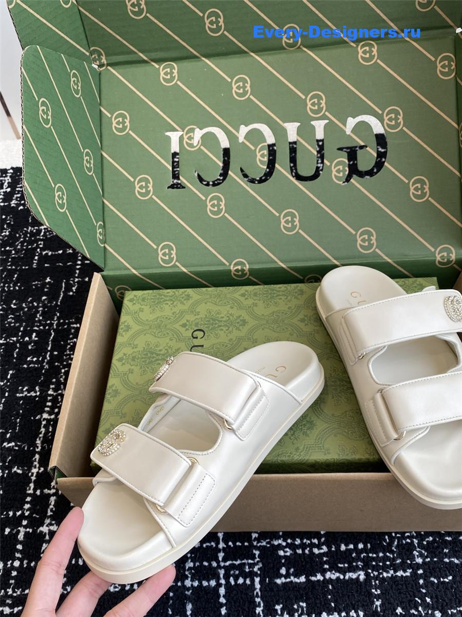Gvc*1 gg logo slide sandals in white