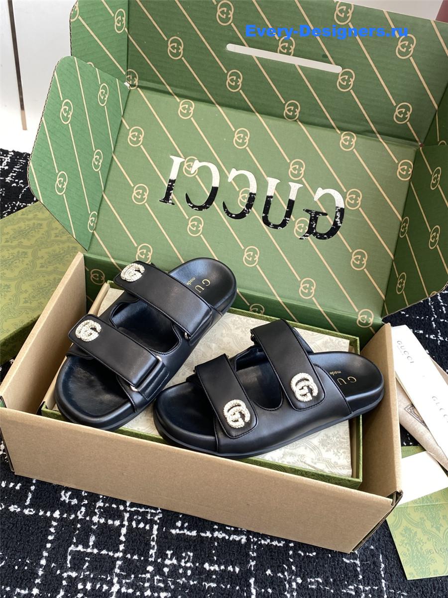 Gvc*1 gg logo slide sandals in black