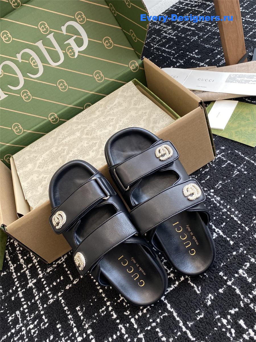 Gvc*1 gg logo slide sandals in black