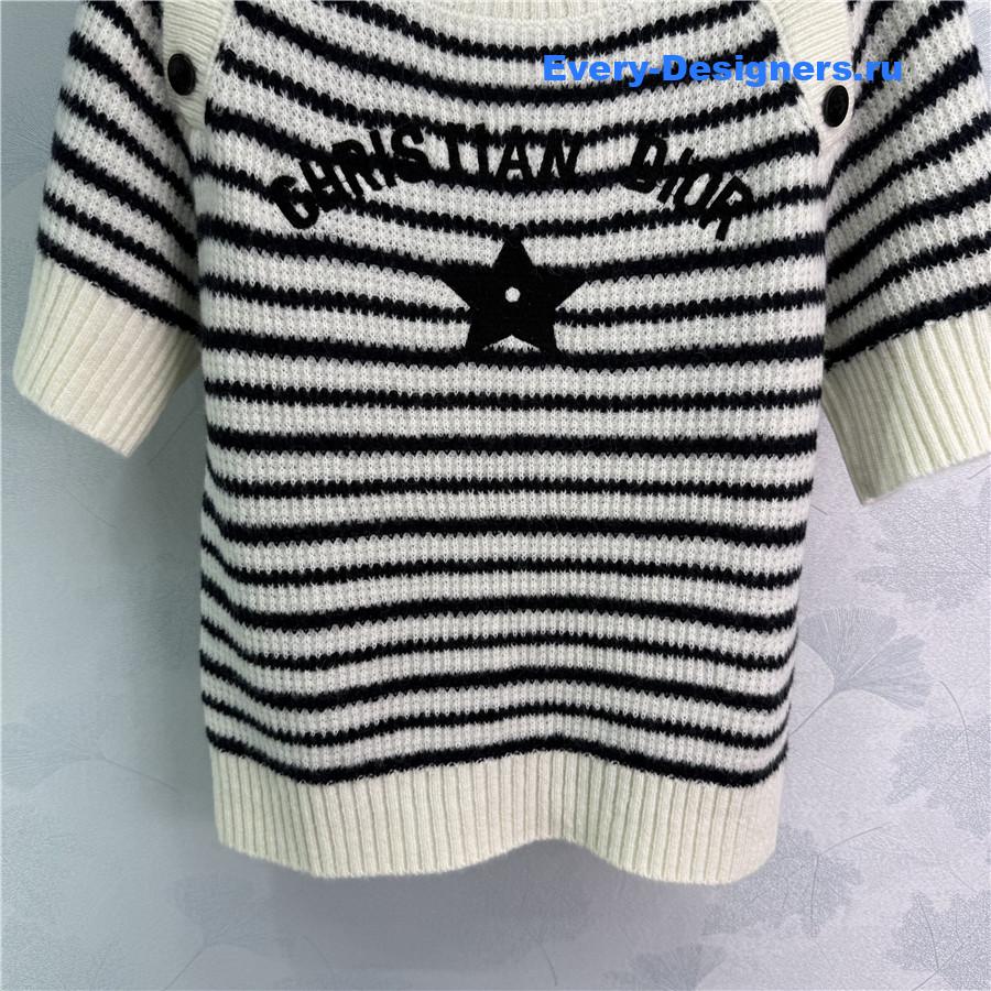 D10r logo knitted crew neck sweater