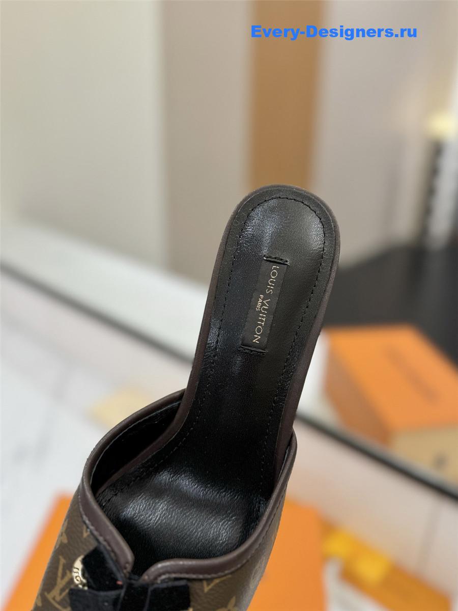 l0vis Vvtt0n monogram flower slide mules