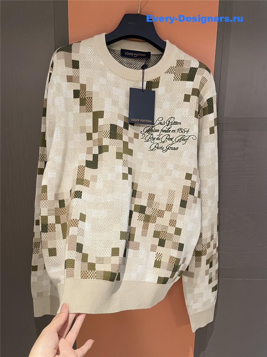 l0vis Vvtt0n graphic crewneck