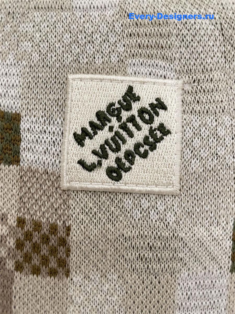 l0vis Vvtt0n graphic crewneck