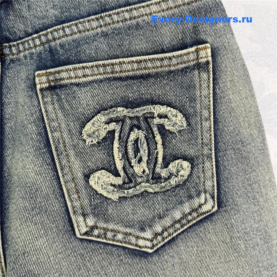 Ch**el rivet pocket edge denim shorts