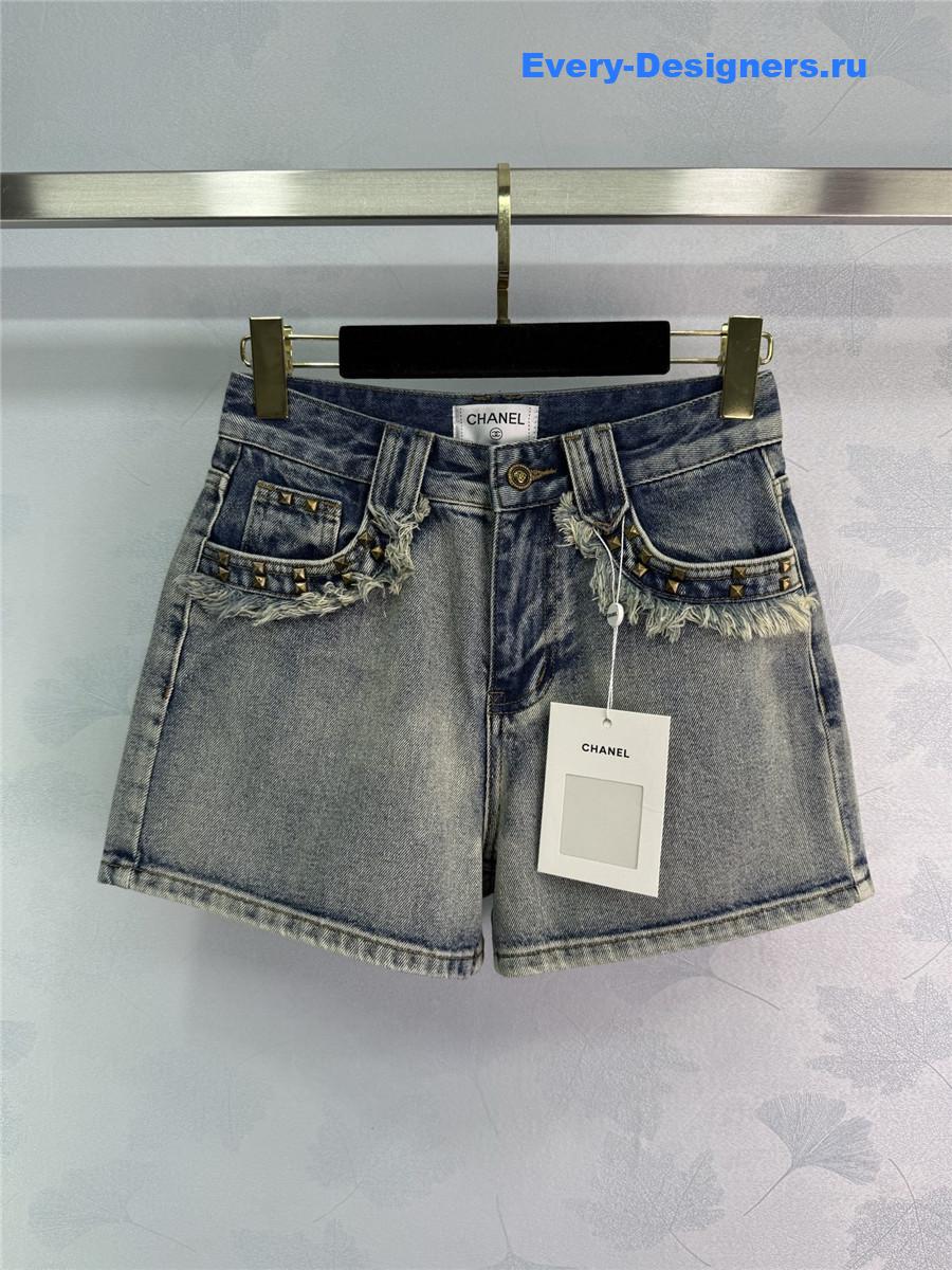 Ch**el rivet pocket edge denim shorts