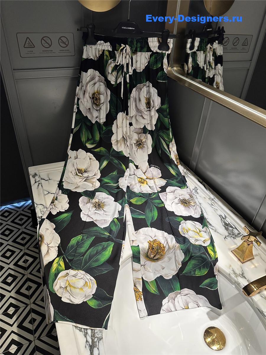 Dolce & Gabbana Black Silk Pants with Floral Pattern