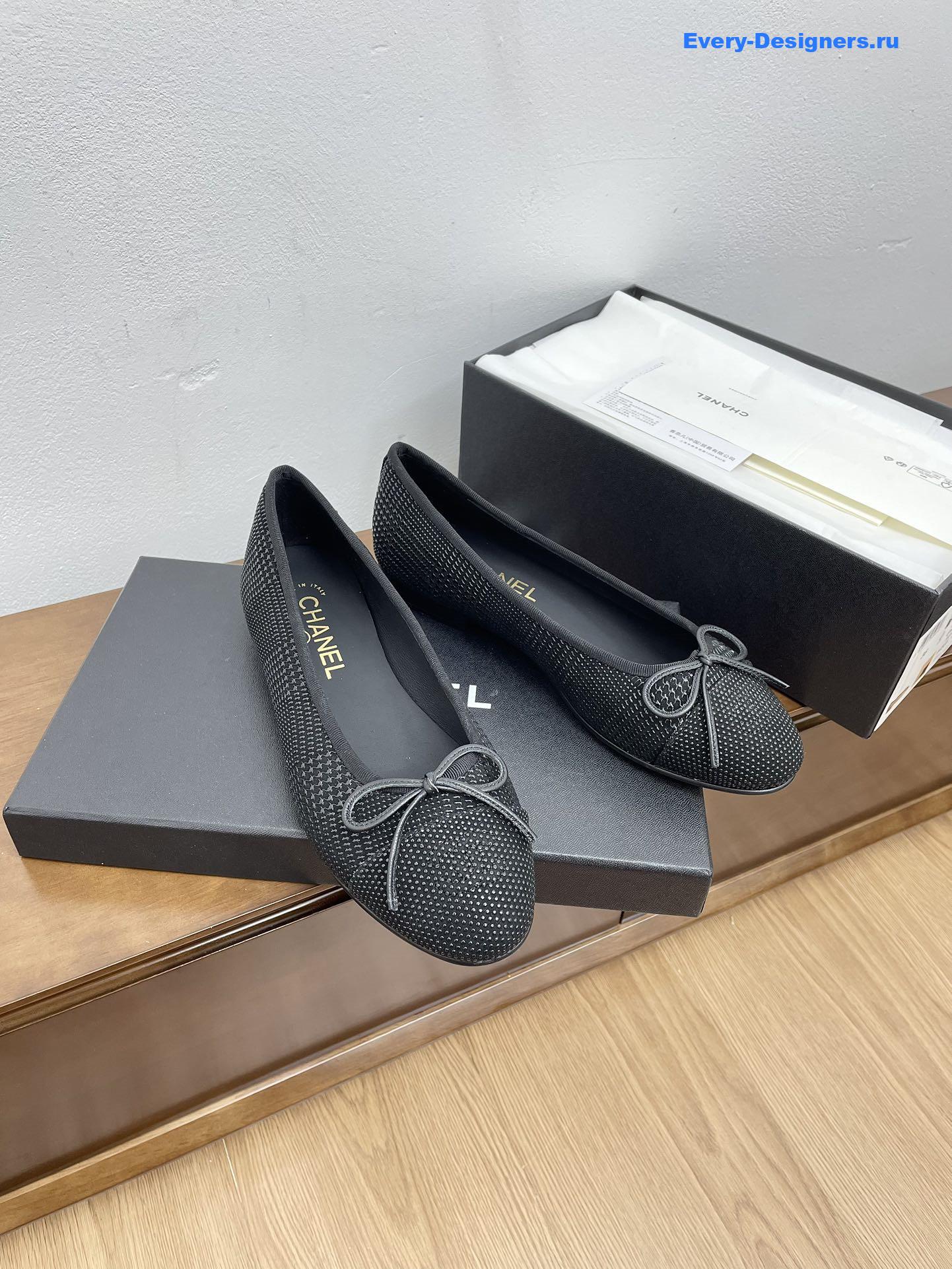 Ch**el lambskin cap toe cc ballerina flats