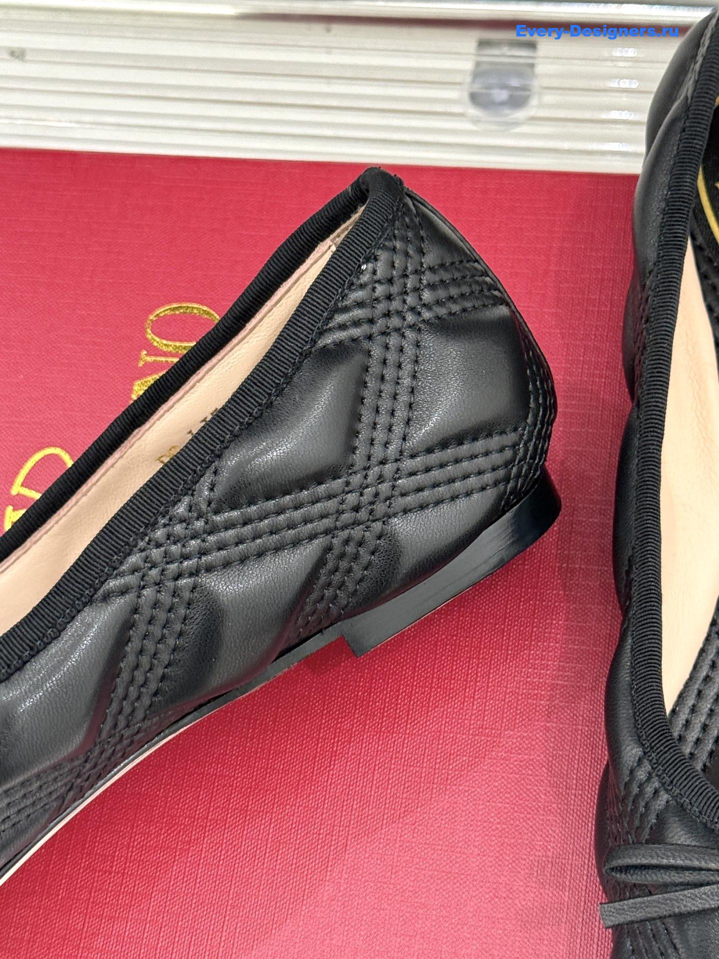 Va1e*ntin0 garavani black quiltie 67 ballerina flats
