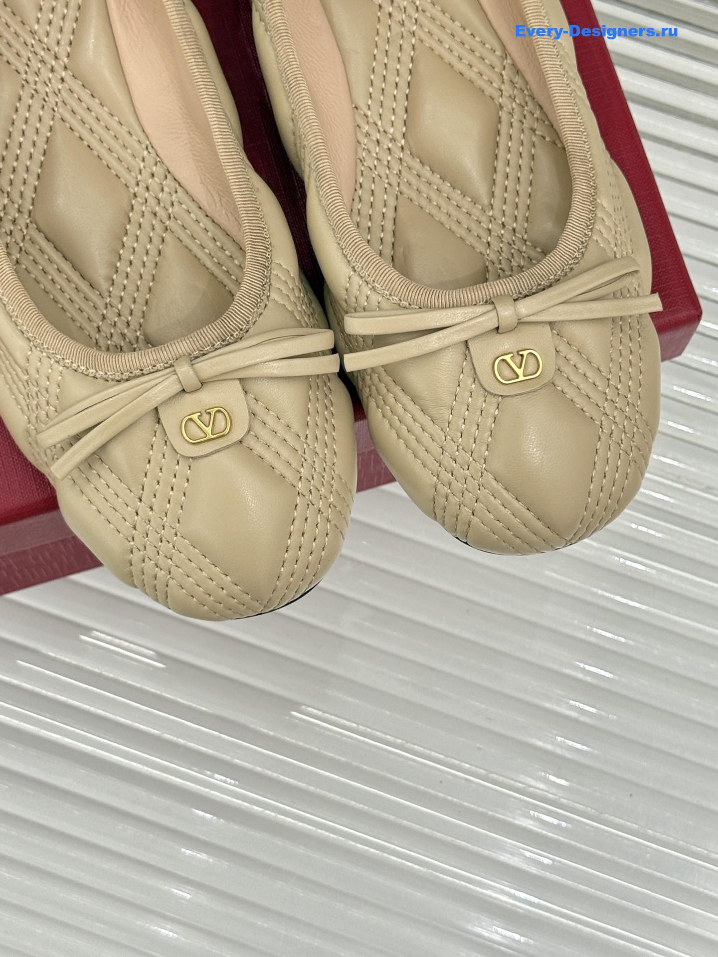 Va1e*ntin0 garavani quiltie 67 ballerina flats beige