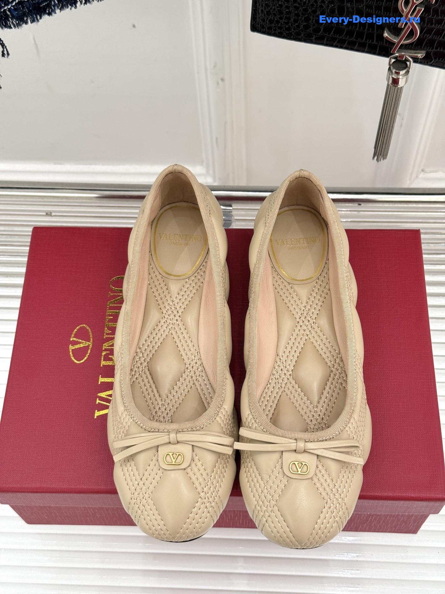 Va1e*ntin0 garavani quiltie 67 ballerina flats beige