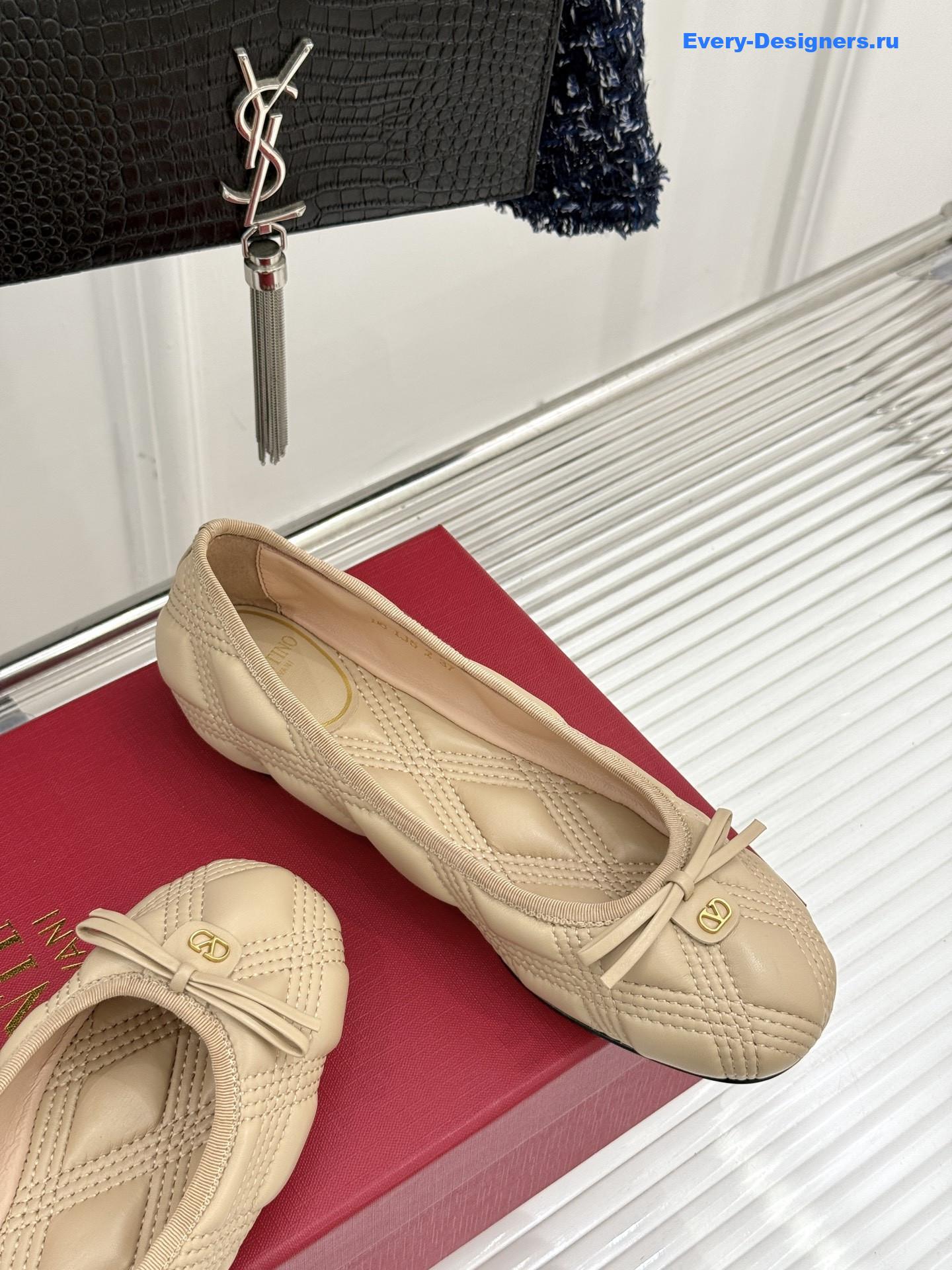 Va1e*ntin0 garavani quiltie 67 ballerina flats beige