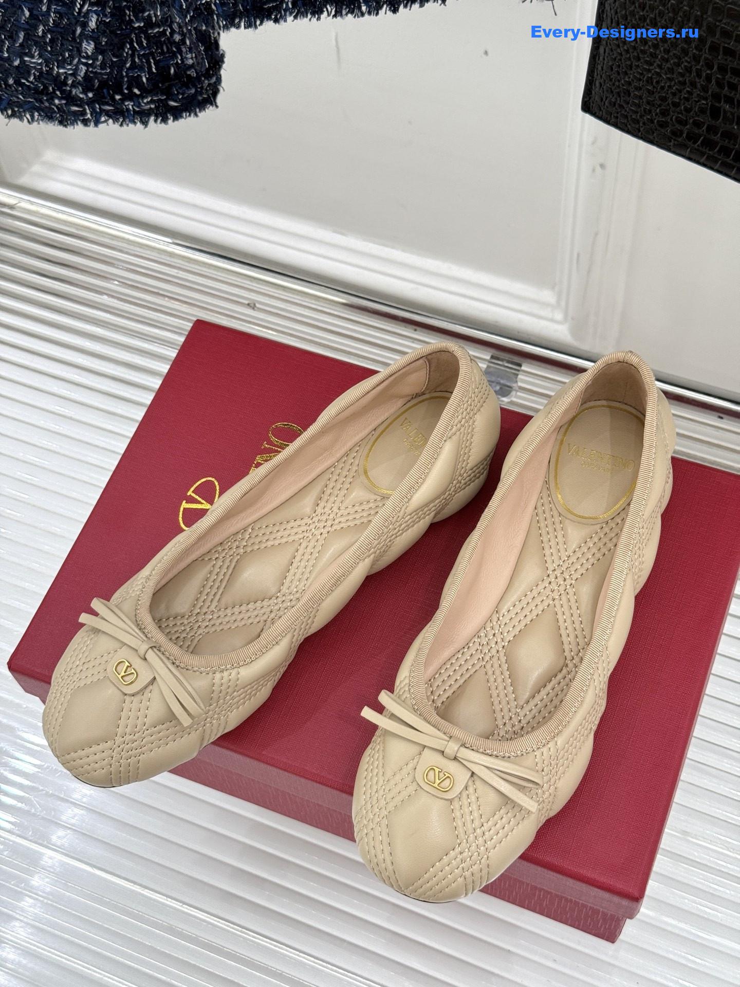 Va1e*ntin0 garavani quiltie 67 ballerina flats beige