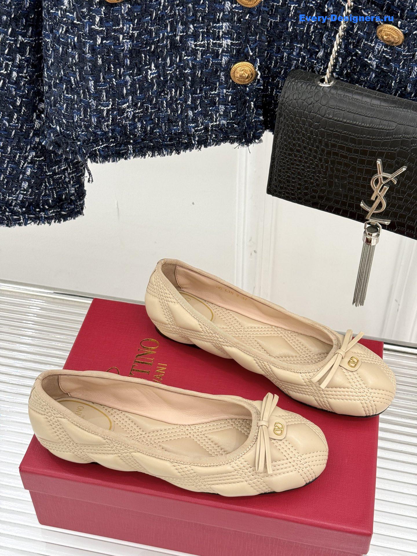 Va1e*ntin0 garavani quiltie 67 ballerina flats beige