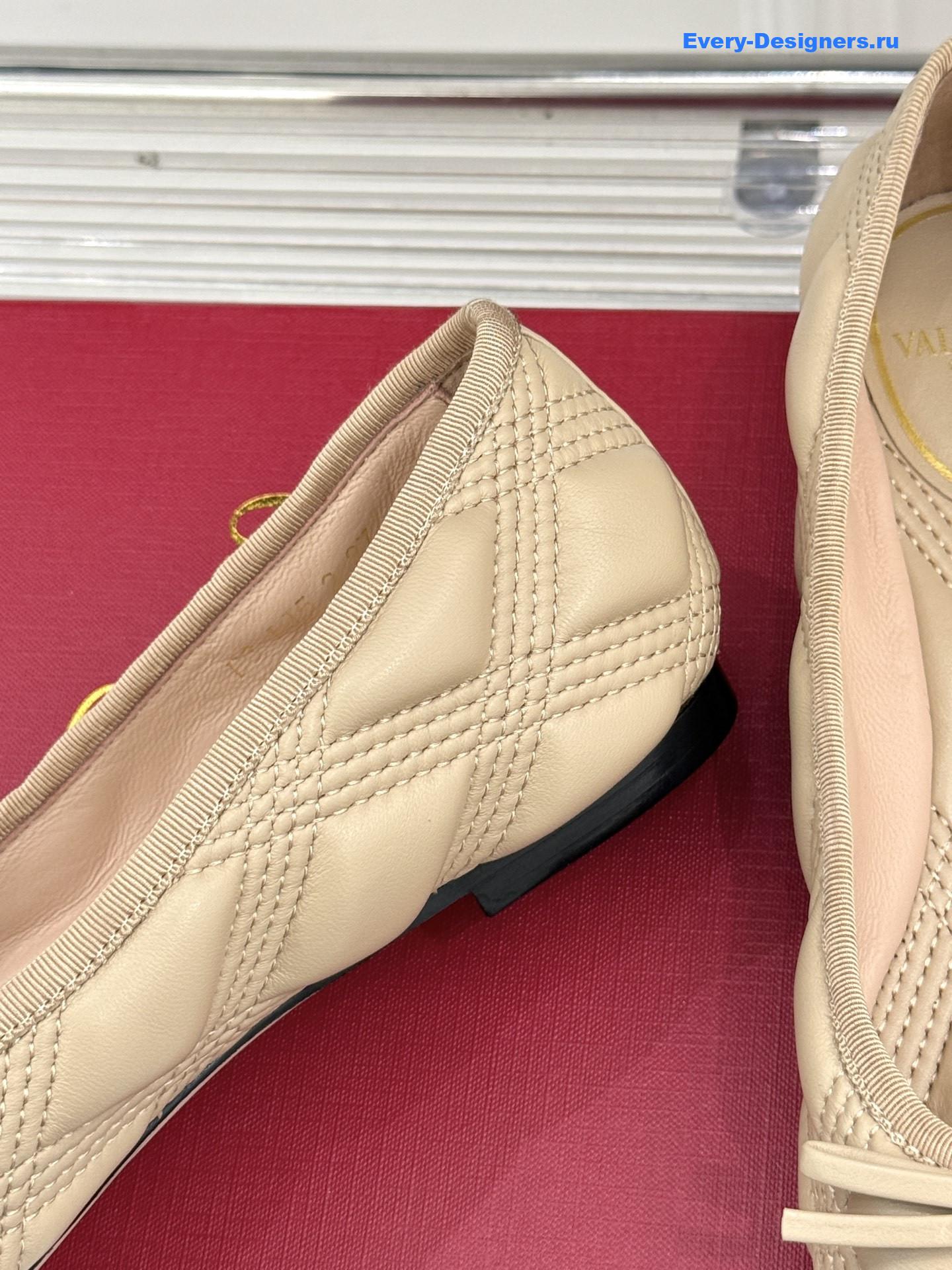 Va1e*ntin0 garavani quiltie 67 ballerina flats beige