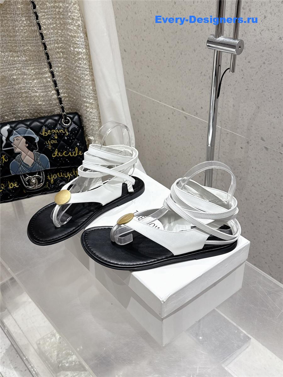 The R0w beach white flat sandals