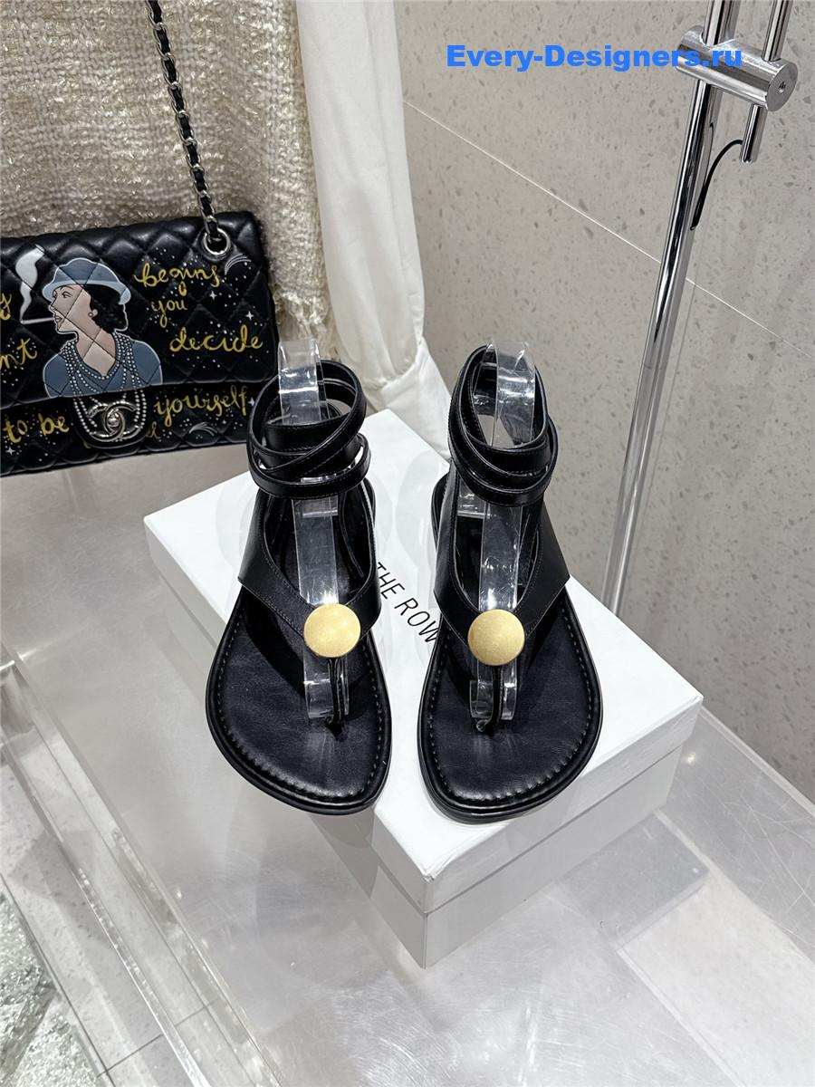 The R0w black strap flip flop flat sandals