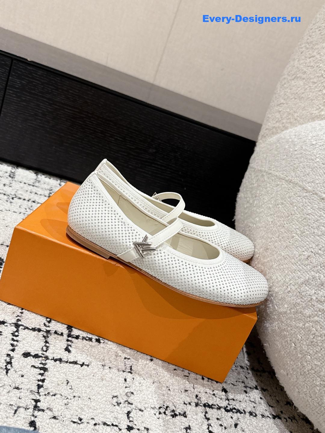 l0vis Vvtt0n white romy flats