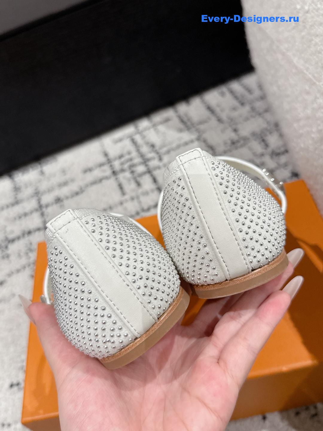 l0vis Vvtt0n white romy flats