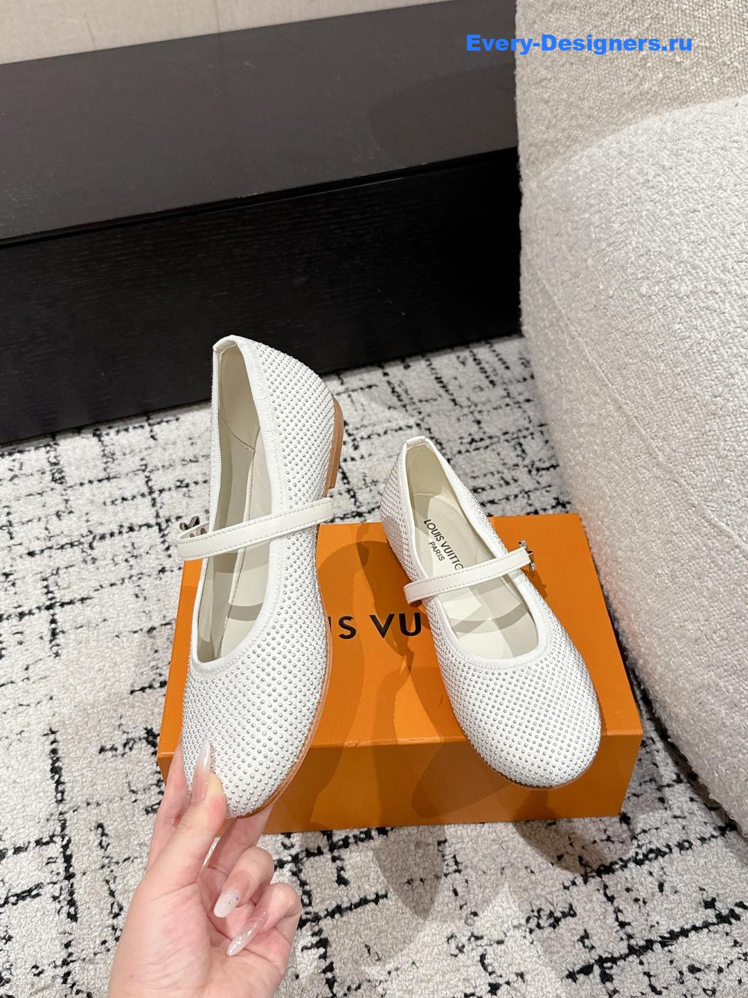 l0vis Vvtt0n white romy flats