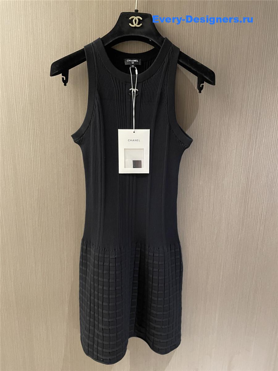 Ch**el black u-neck sleeveless knitted dress