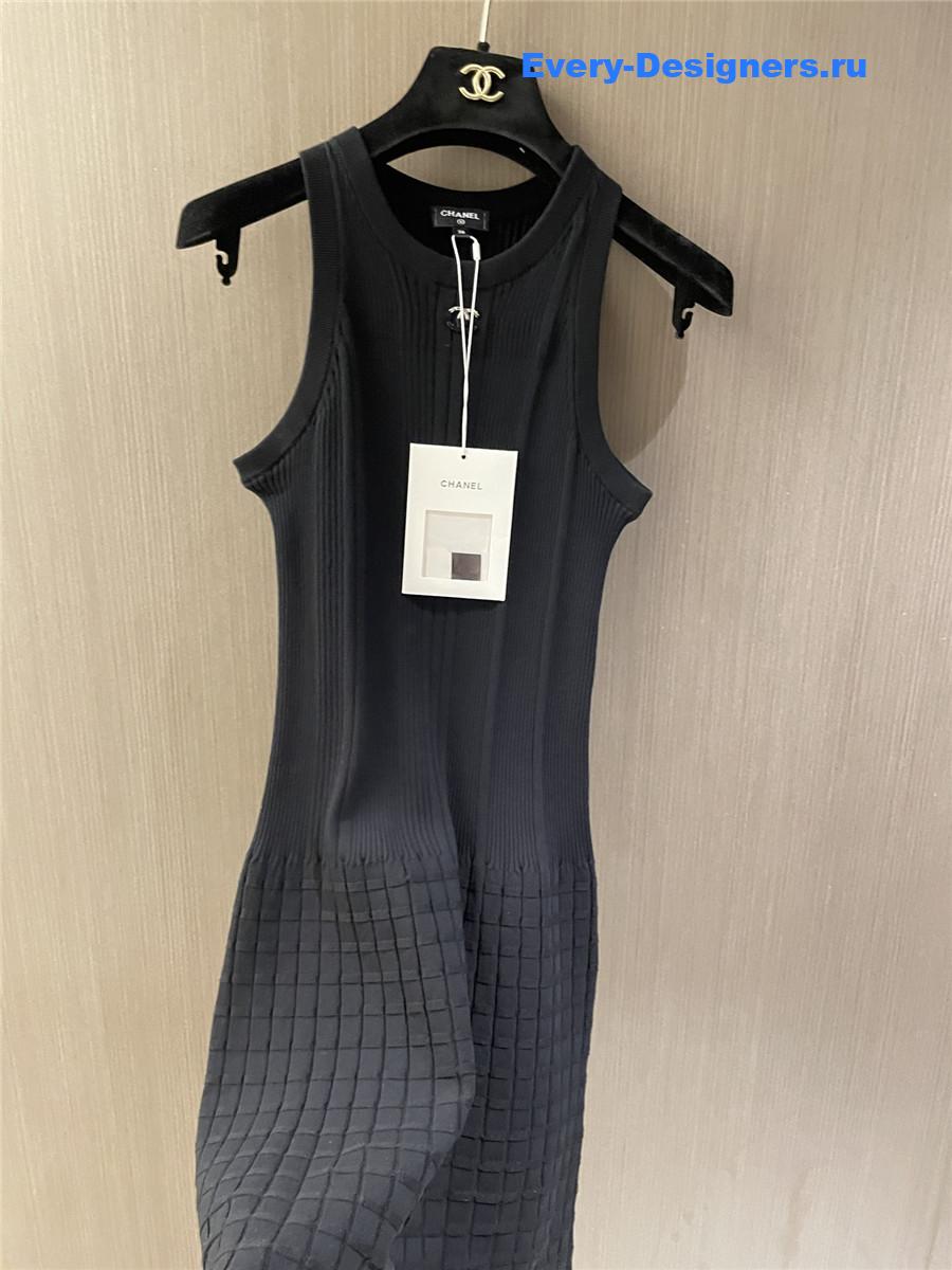 Ch**el black u-neck sleeveless knitted dress