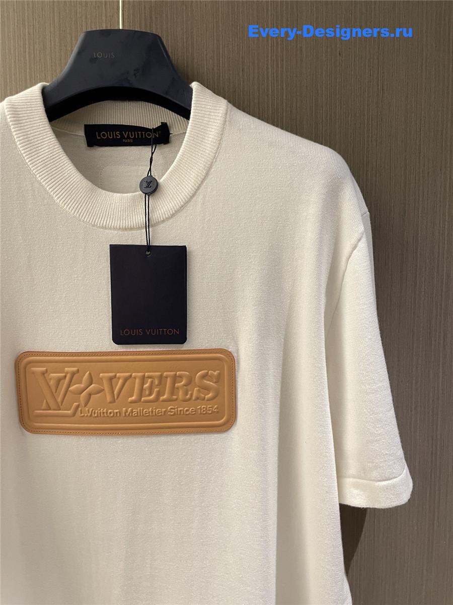 l0vis Vvtt0n vvn patch crewneck