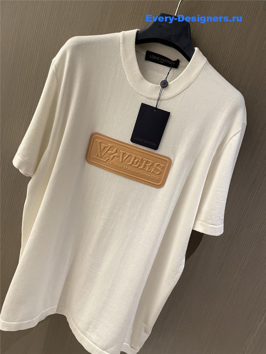 l0vis Vvtt0n vvn patch crewneck