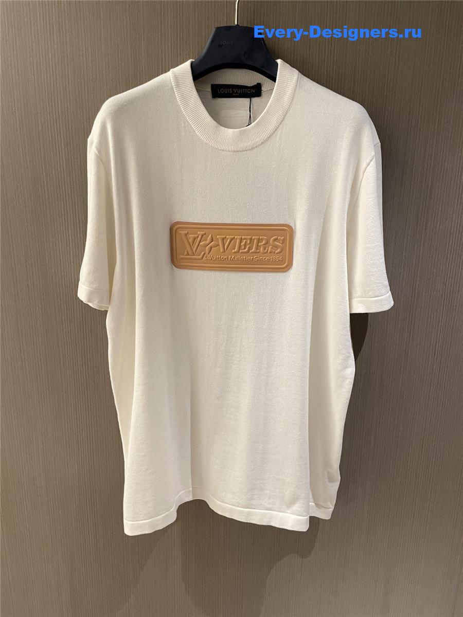 l0vis Vvtt0n vvn patch crewneck