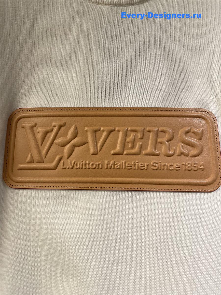 l0vis Vvtt0n vvn patch crewneck