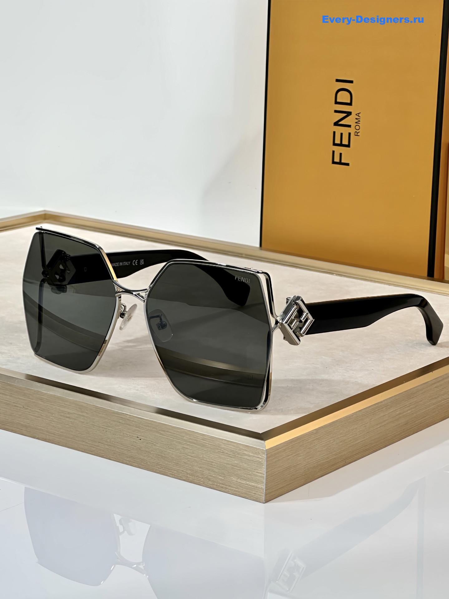 F**di ff40220 square sunglasses