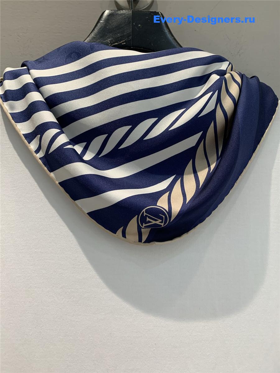 l0vis Vvtt0n lv scarf hooded tee