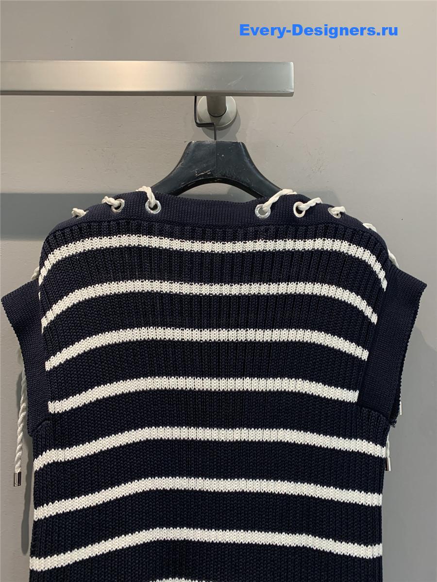 D10r letter stripe sweater