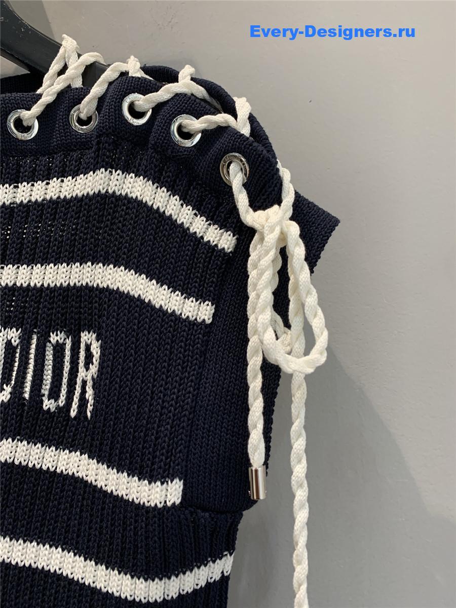 D10r letter stripe sweater