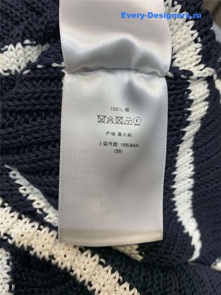 D10r letter stripe sweater