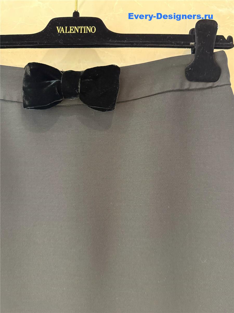 Va1e*ntin0 black crepe midi skirt