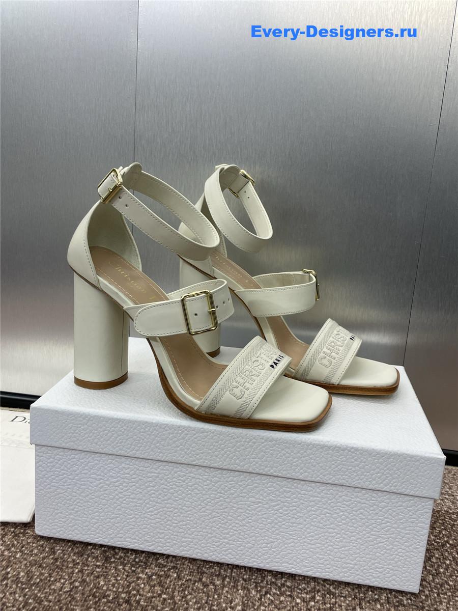 D10r dway white  heeled sandals